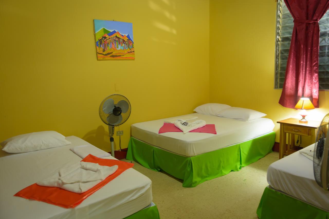 Hostal Fachente León Екстериор снимка