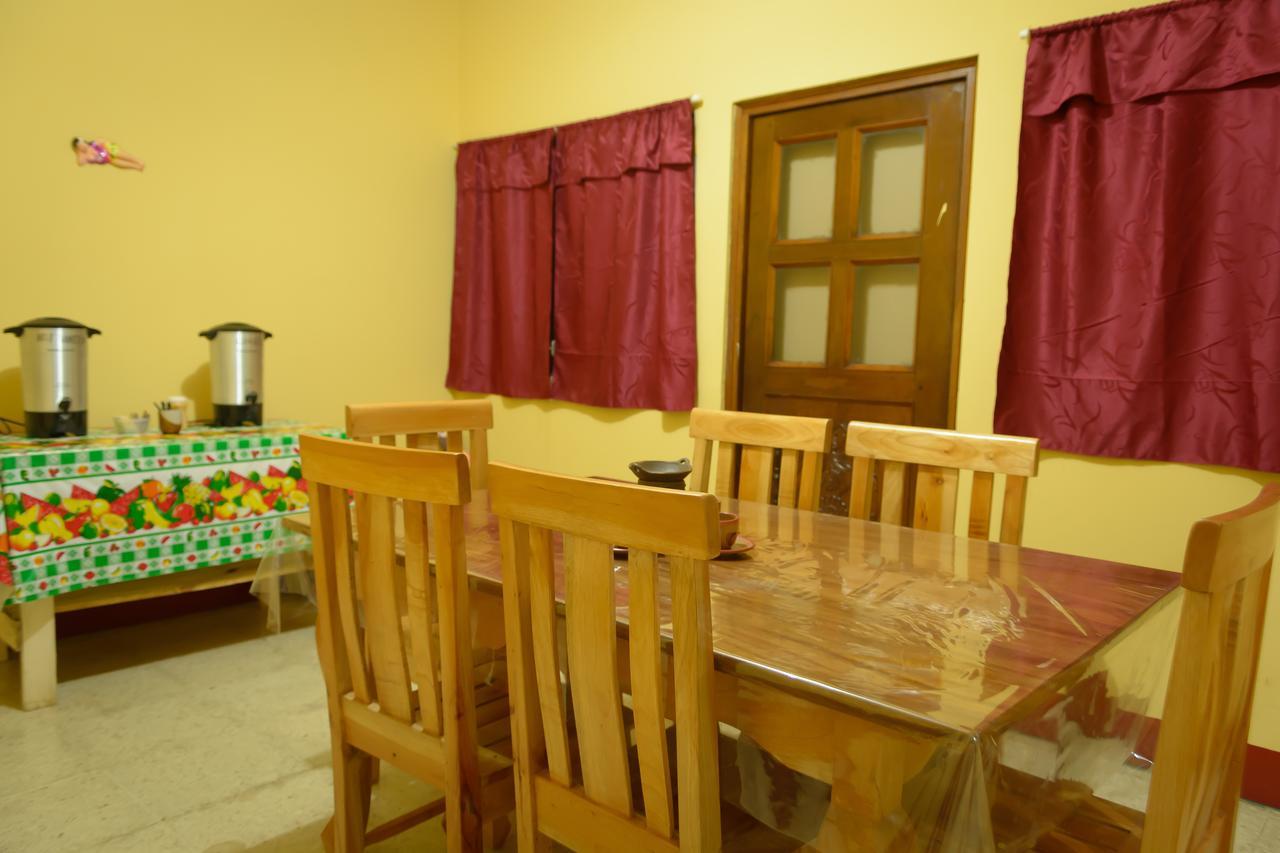 Hostal Fachente León Екстериор снимка