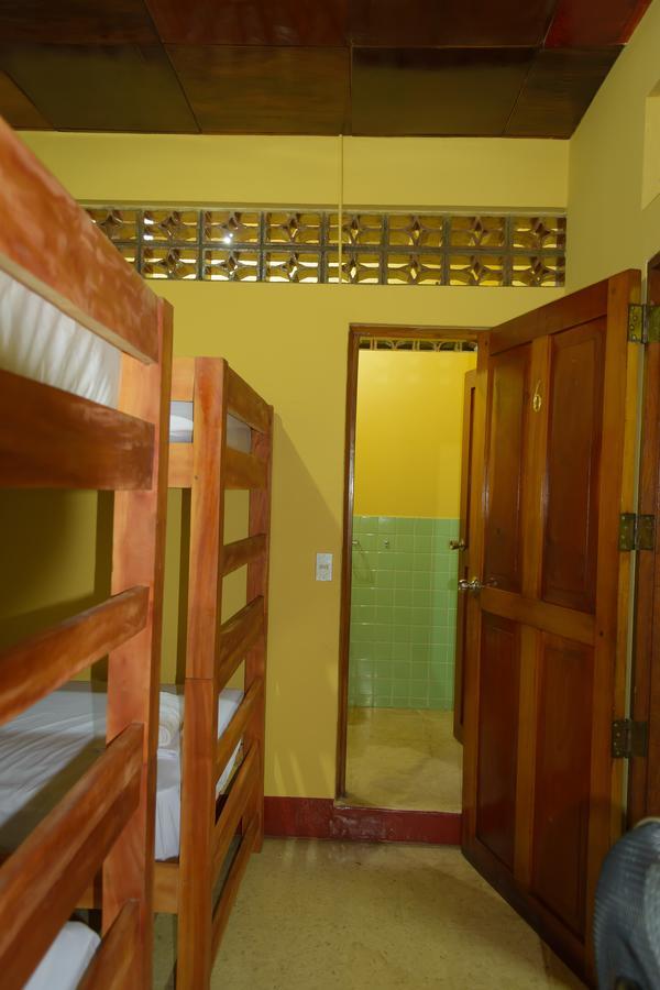 Hostal Fachente León Екстериор снимка